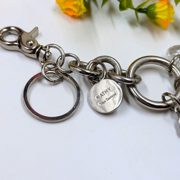 Kathy Von Zeeland Signed Designer Vintage Heart and Fleur de Lis Keychain - Picture 3 of 4